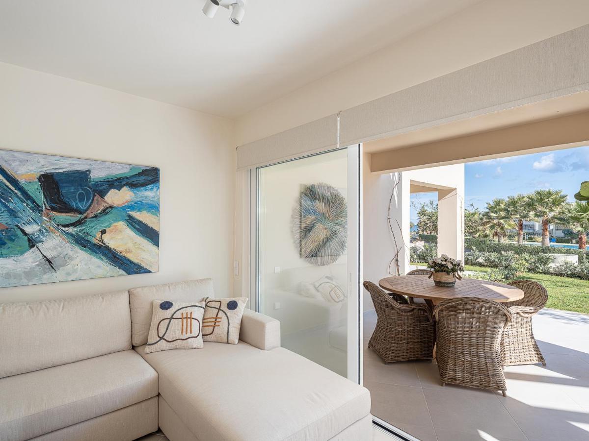 Calmaliving Seaside With Pool Apartment *