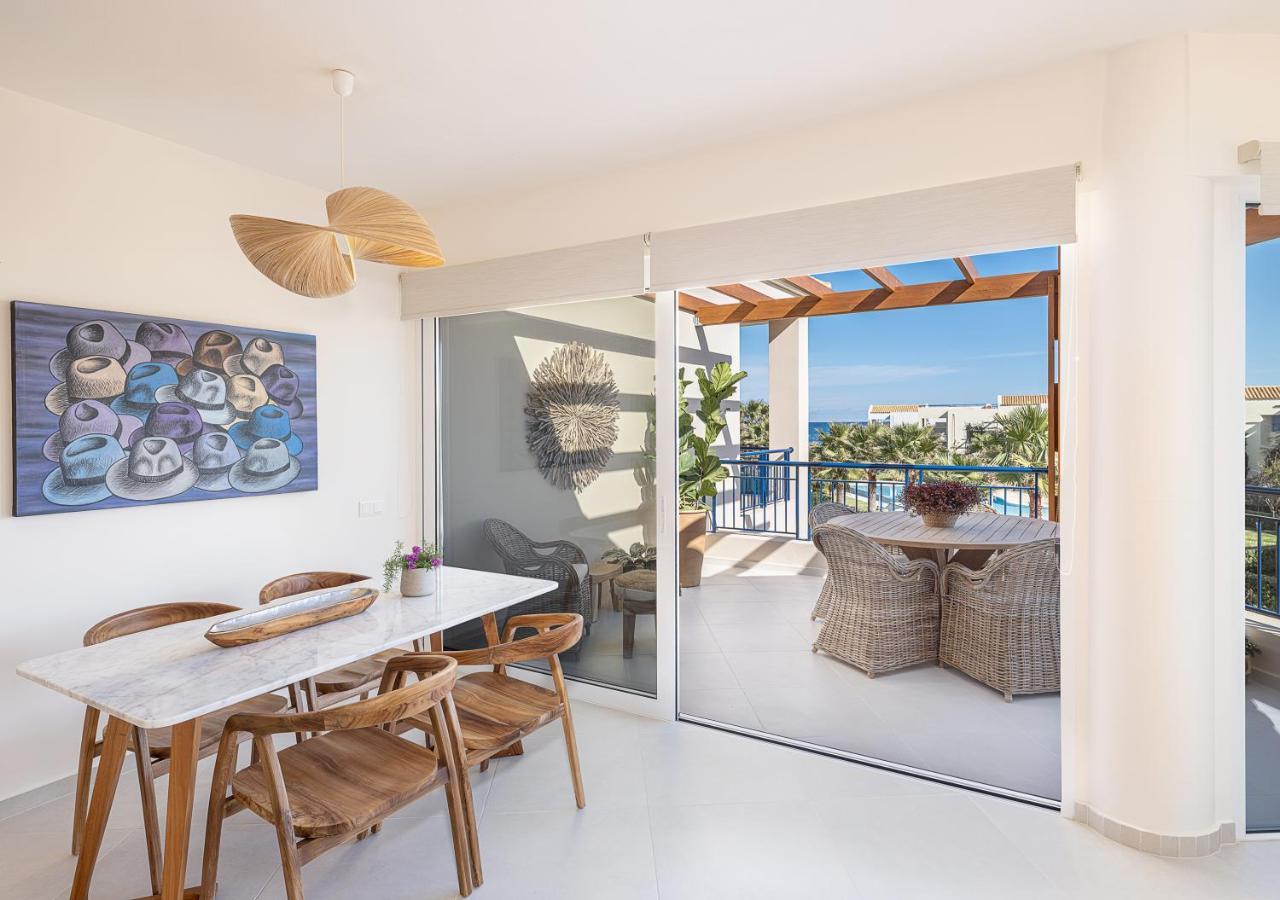 Calmaliving Seaside With Pool